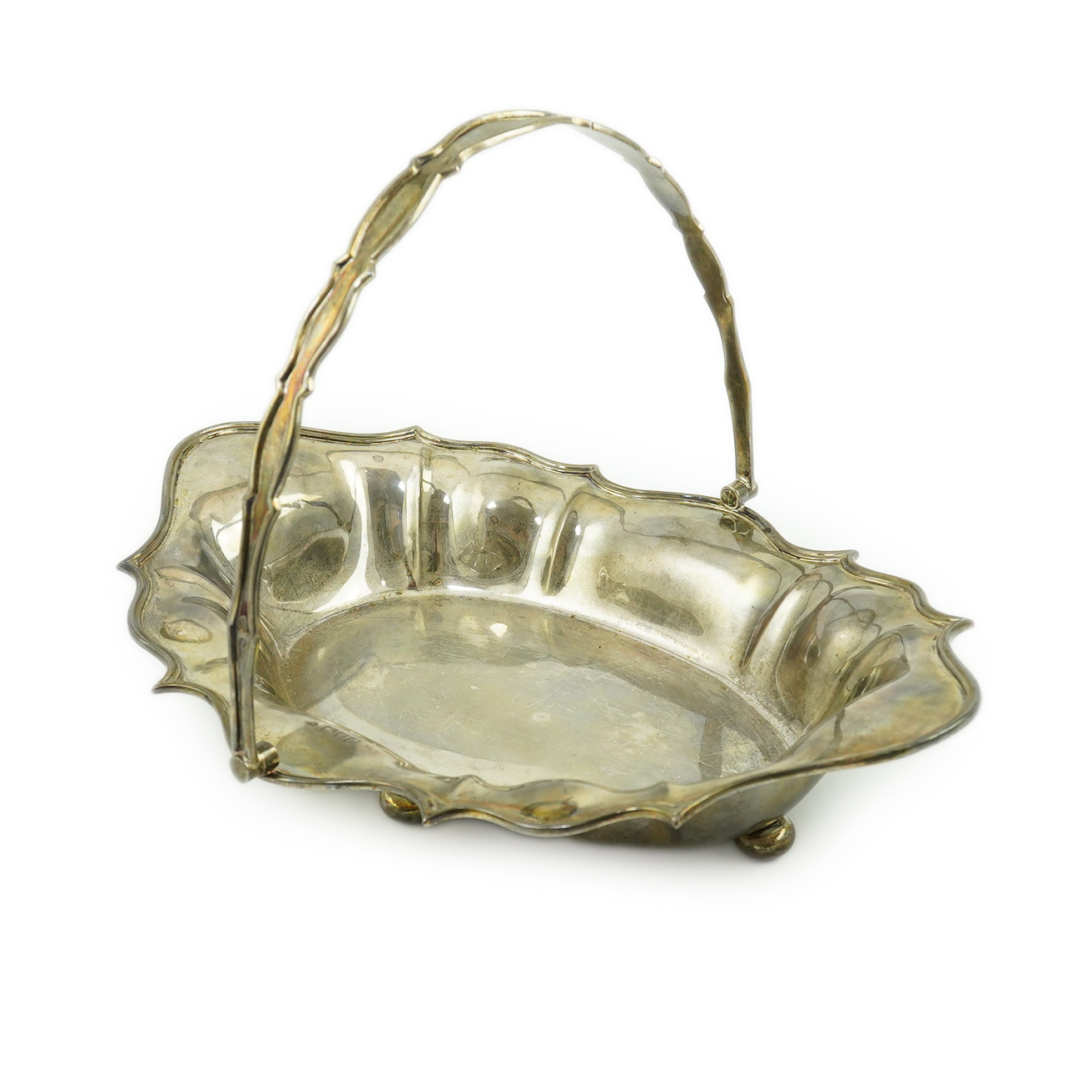 An Edwardian silver cake basket, by William Comyns & Sons Ltd